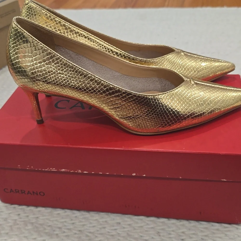 CARRANO Natalia Leather Pump. Size 7. 2.75-inch heels. - Picture 5 of 6